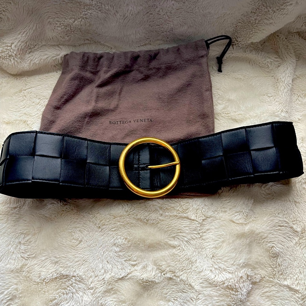 Bottega Veneta Black Orthogonal Maxi Weave Leather Circular Buckle